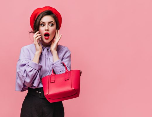 beautiful-woman-with-red-lipstick-opened-her-mouth-in-surprise-girl-in-beret-and-stylish-blouse-posing-with-bag (1)-min